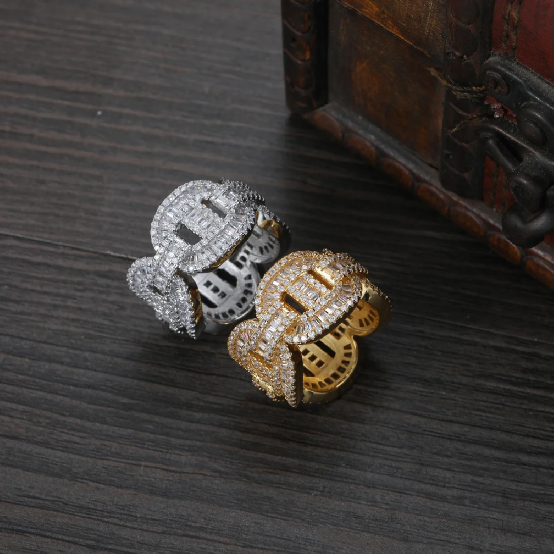 

Модные циркониевые кольца R036, в стиле хип-хоп с зеркальным покрытием, из латуни с фианитами качества ААА