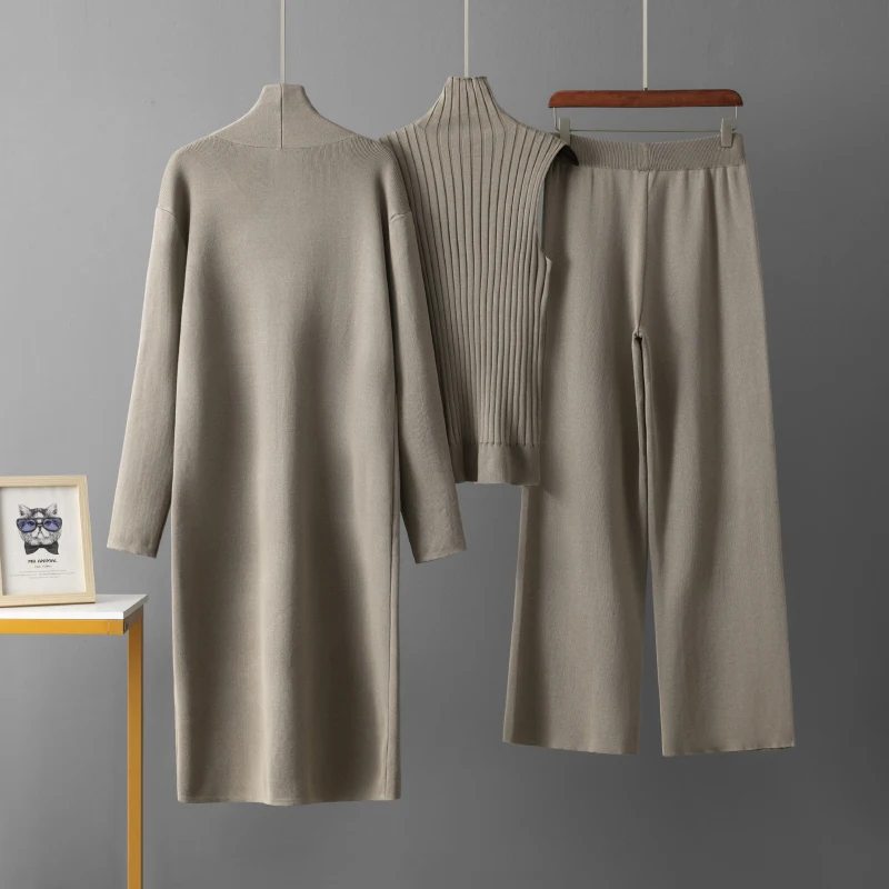 Женский спортивный костюм из трех предметов кардиган и трикотажные брюки в