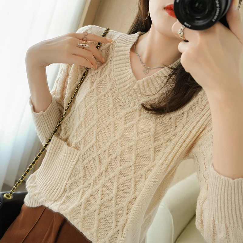 

Autumn and winter new V-neck wool sweater women's short pullover sweater loose solid color large size all-match bottoming to