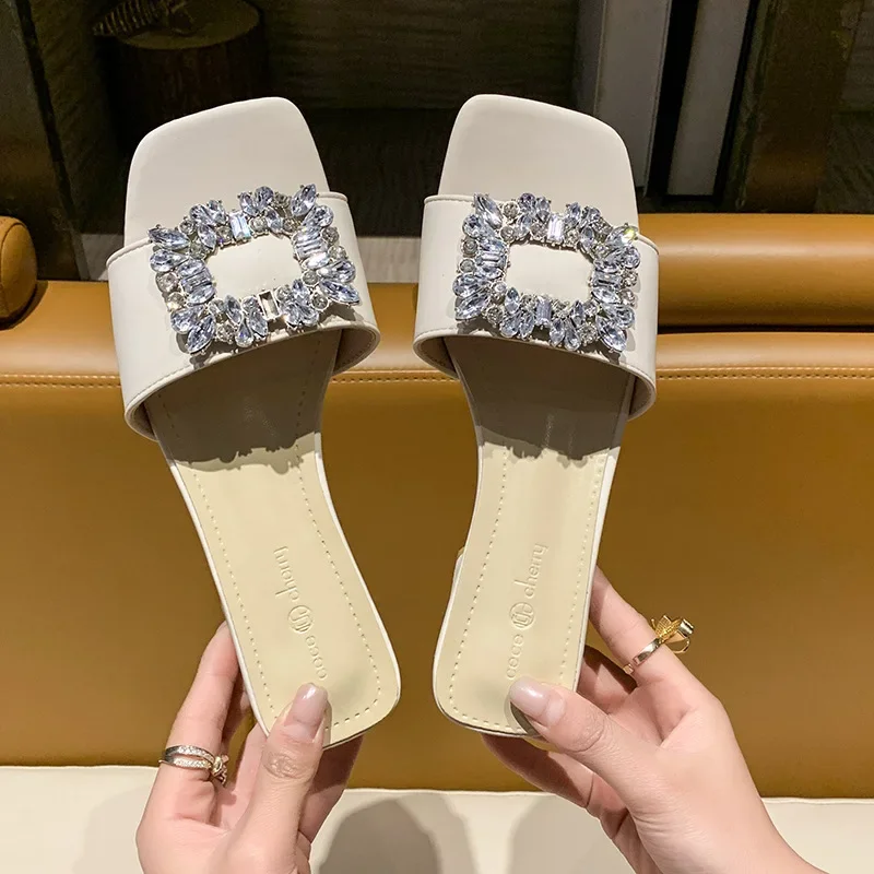 Женские пляжные шлепанцы