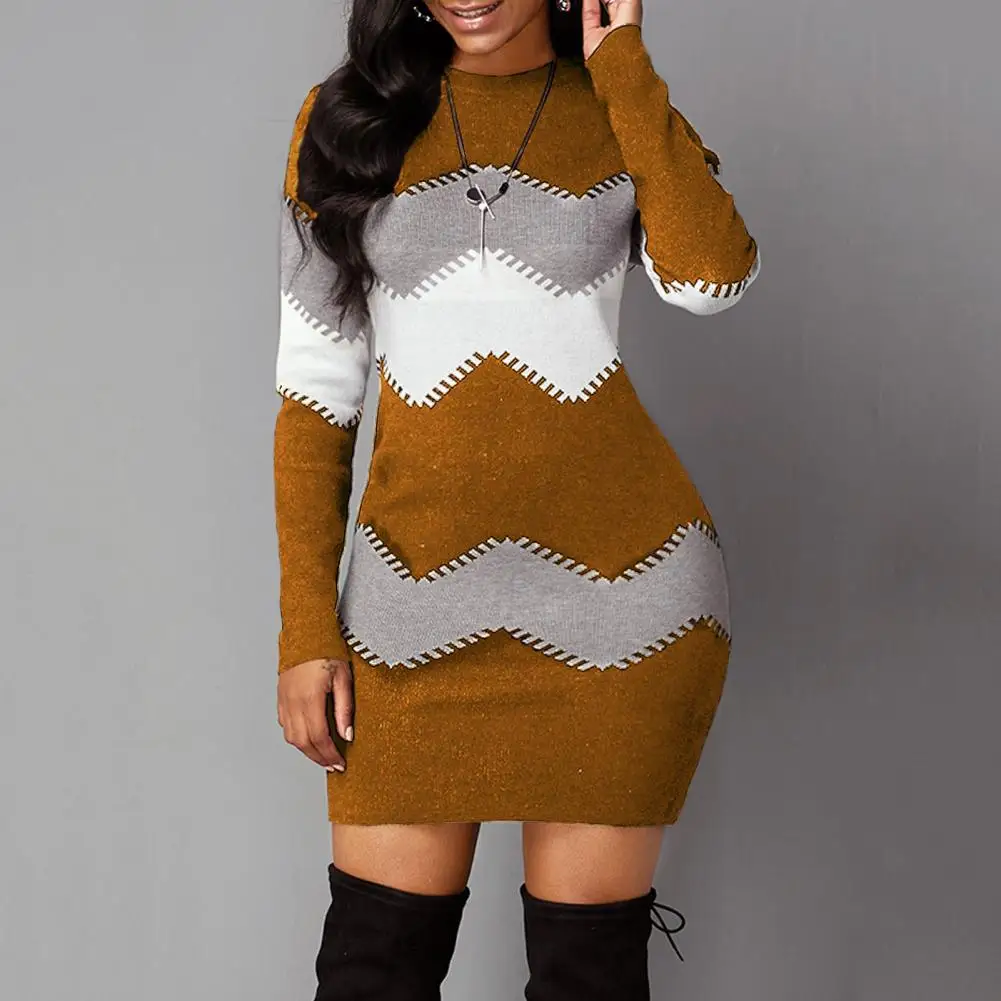 

Женское трикотажное мини-платье в полоску, с длинным рукавом