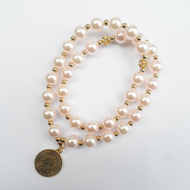 Браслет с искусственным жемчугом и подвеской в виде молитвы Аллаха
