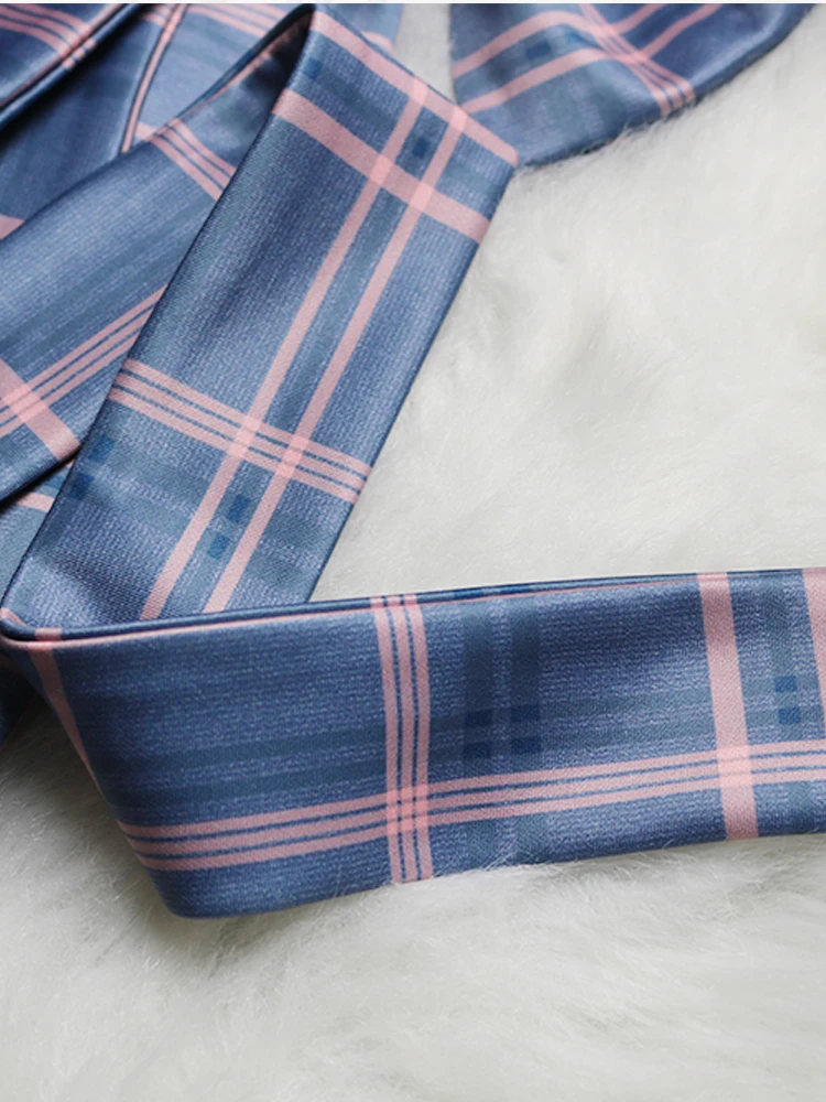 Платье женское клетчатое с баской асимметричным рукавом на одно плечо в