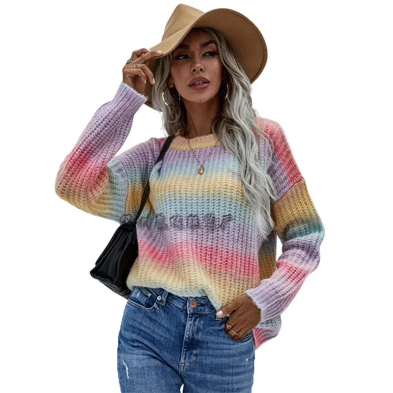 Женский трикотажный свитер с длинным