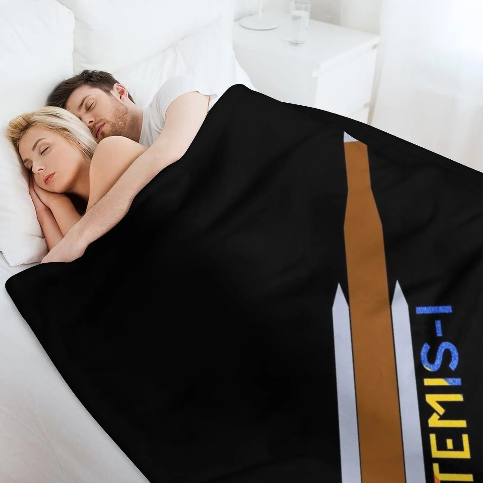 Artemis / 1 SLS - The Moon Rocket (Black Edition) Декоративное одеяло Очень большое для кемпинга