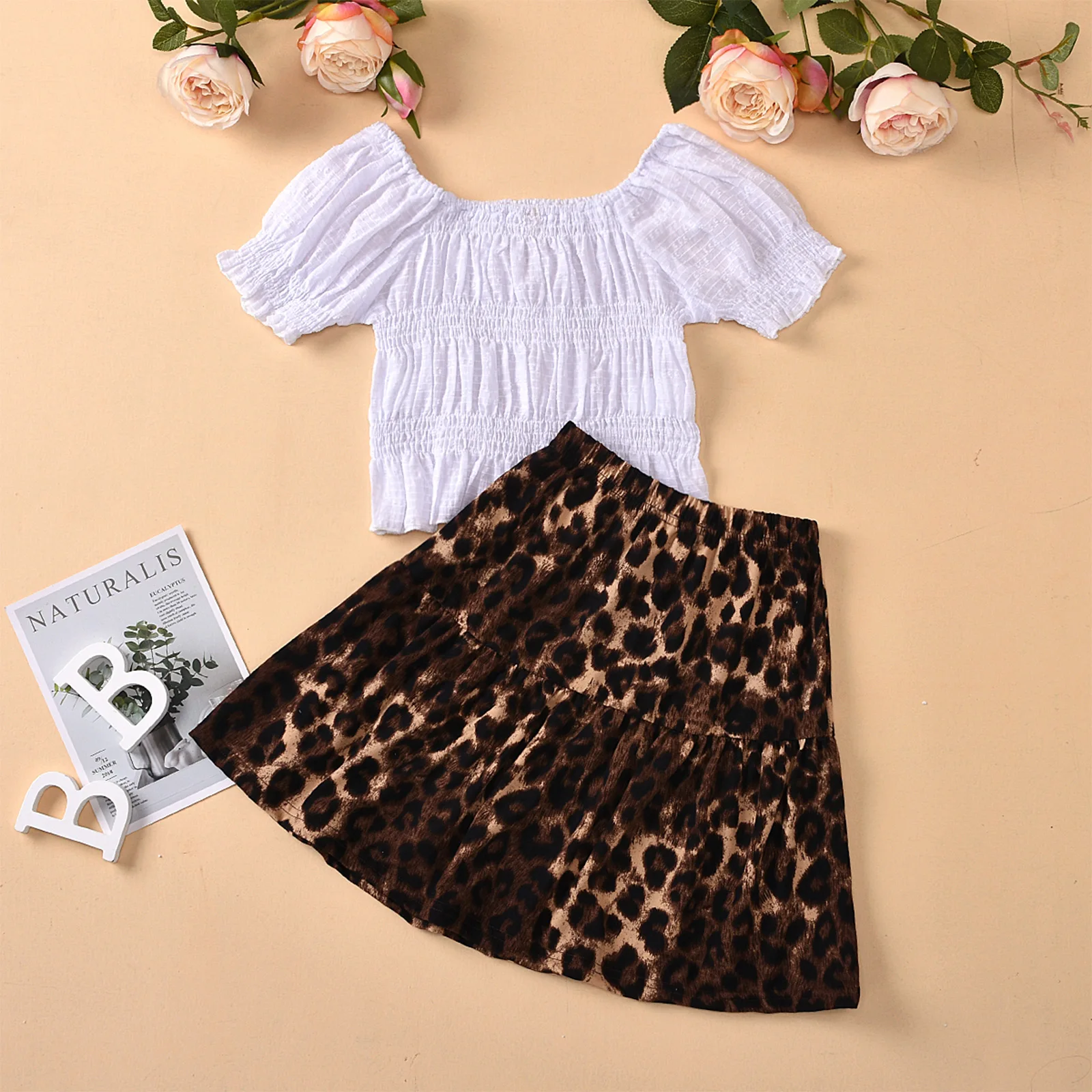 

Юбка для девочек, костюм из двух предметов, модный однотонный топ с квадратным воротником и рукавами-фонариками и юбка средней длины с леопа...