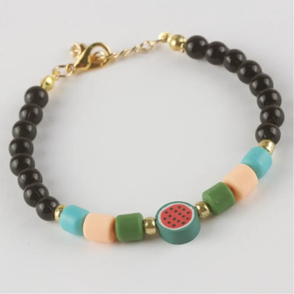 

Браслет с фруктовыми фигурными бусинами