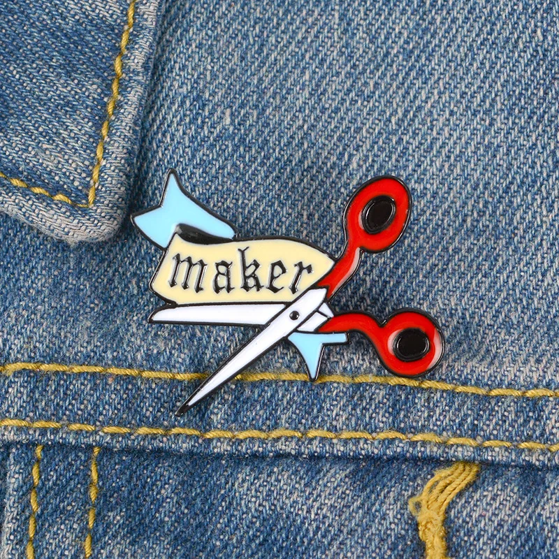 

Maker Enamel Pin Red Scissors New Year Gift Badges Christmas Friends Lapel Pins Women's Brooch Jewelry Fashion Accessories