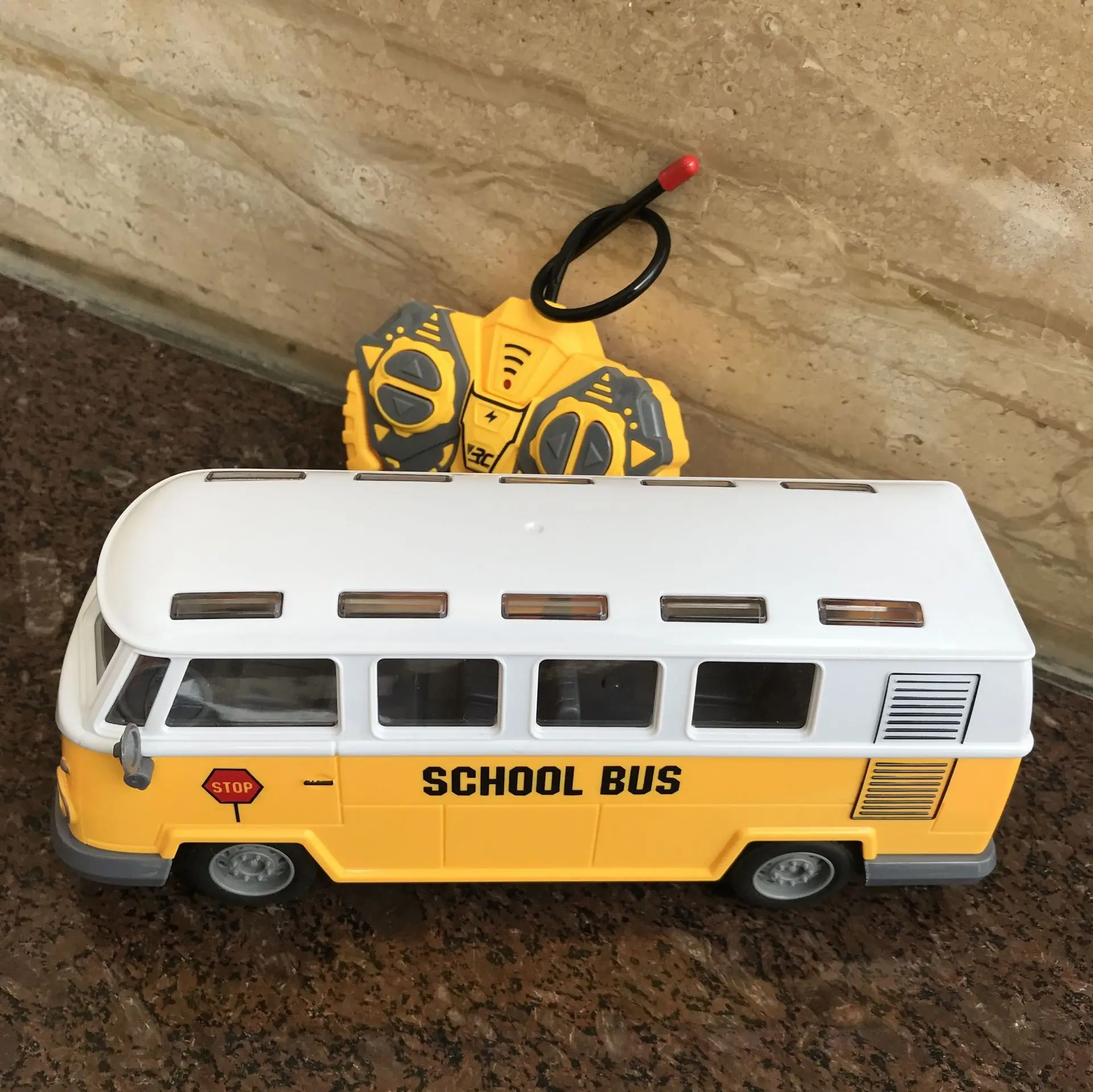 New 1:30 4CH RC School Bus Car Sound And Light Electric Wireless Remote Control Retro Vehicles Simulation Gift Toys for children