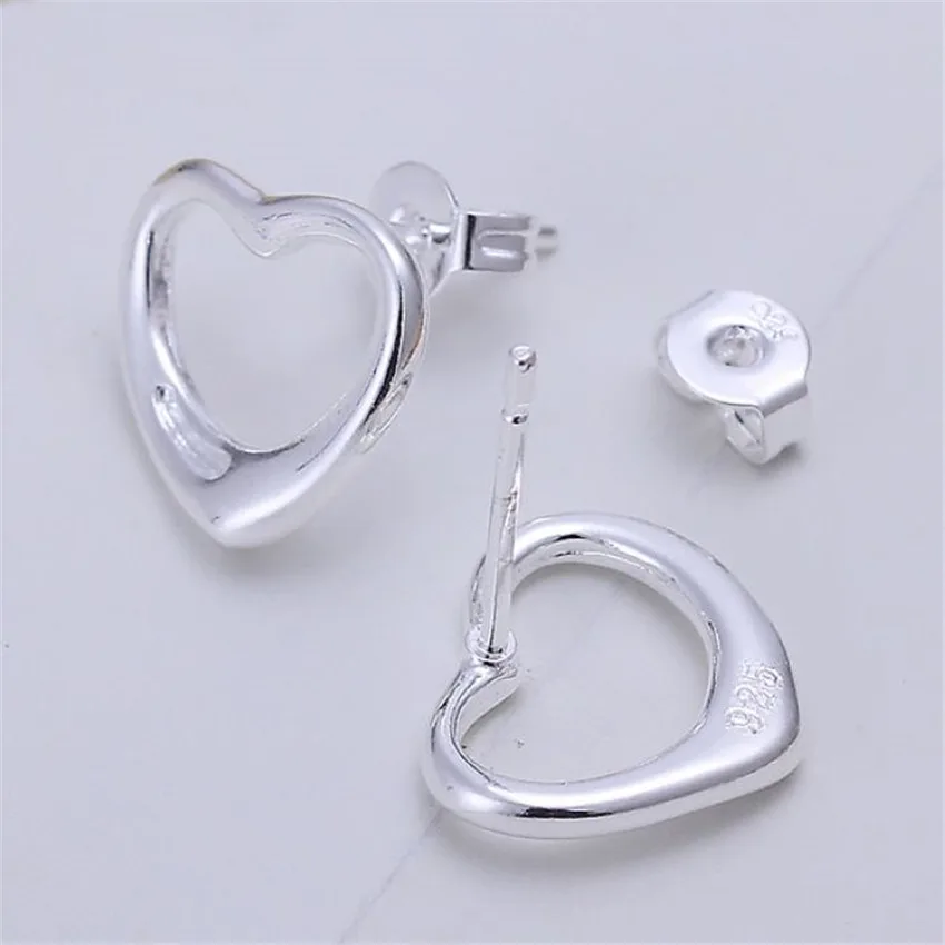

Серьги в форме сердца из серебра 925 пробы