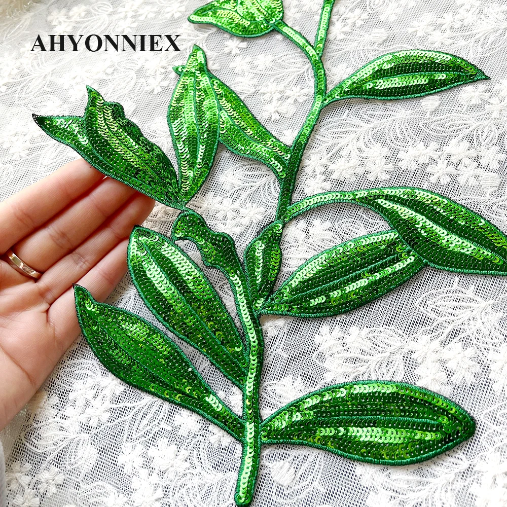 Зеленый лист ветка блестки утюг на нашивке аппликация своими руками одежда