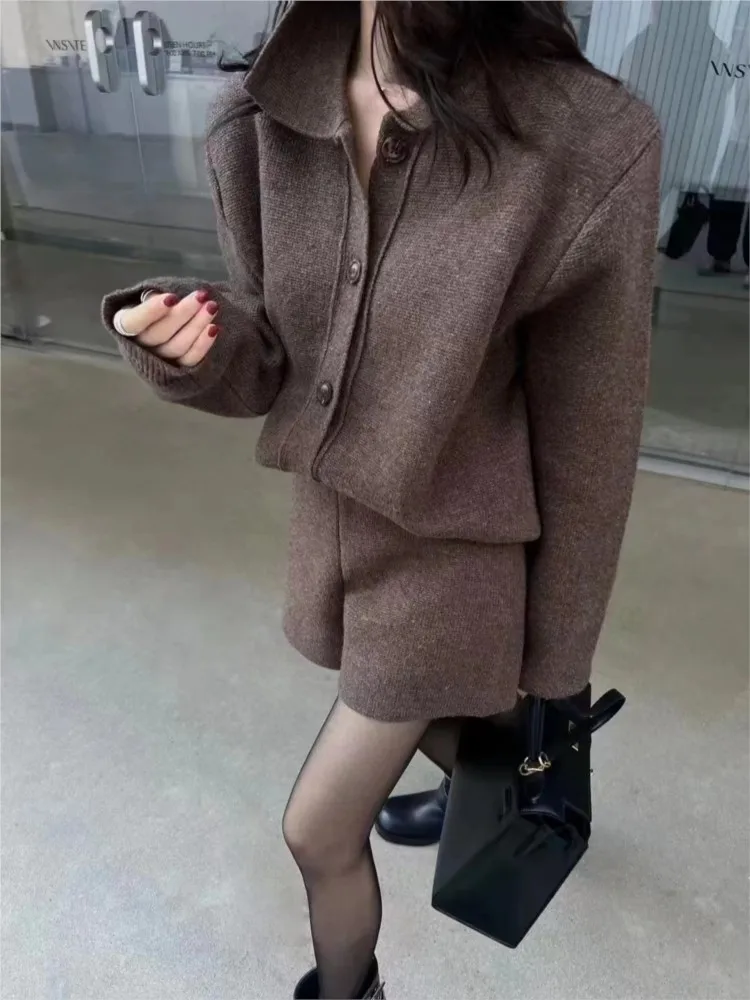 Комплект вязаных шорт для женщин осень 2024 новые однобортные кардиганы с отложным