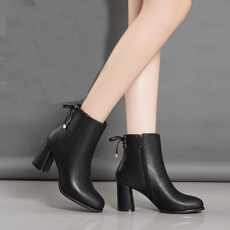 

Ботинки из мягкой кожи телесного цвета Новинка Осень-зима 2022 женские универсальные кожаные сапоги на высоком каблуке