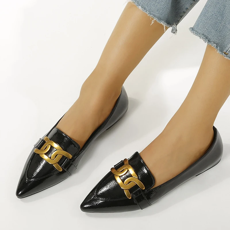 

2022 Women Loafers Vintage Flat Shoes Metal Decoration Pointed Toe Flats Ladies Indoor Outdoor Casual Slip-on Shoes Large Size