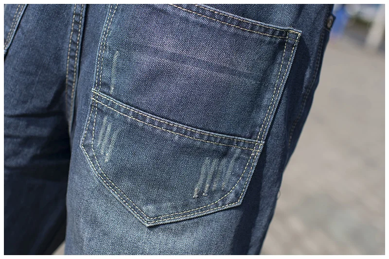 Mens Hip Hop Wide Leg Jeans Plus Size Streetwear Straight Denim Pants for Men Loose Fit Moto Biker Jean Baggy Homme 40 42 44 46