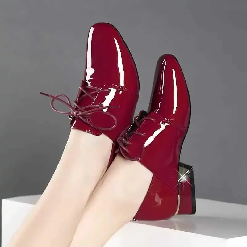 Женская модная черная удобная обувь из лакированной кожи с круглым носком