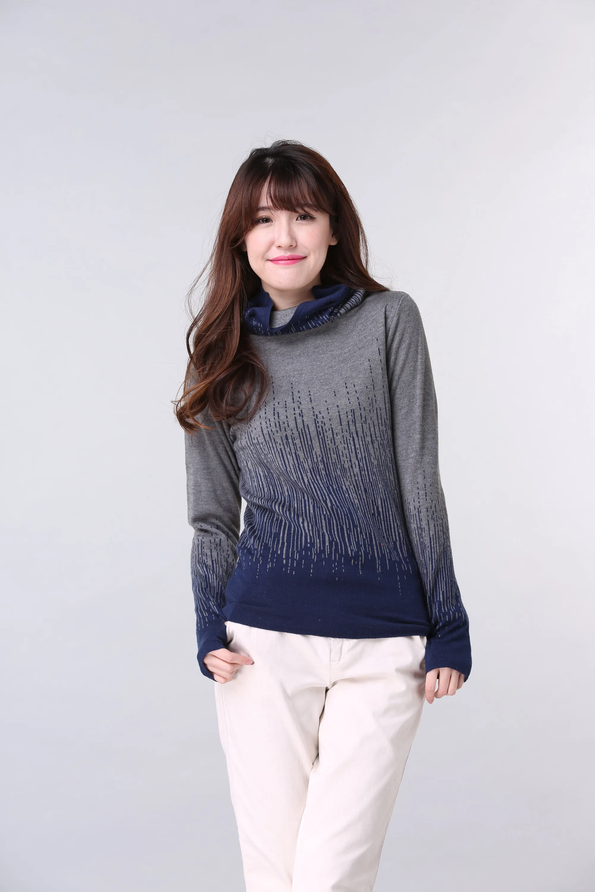 Женский винтажный кашемировый свитер с градиентом черно-синий толстый высоким