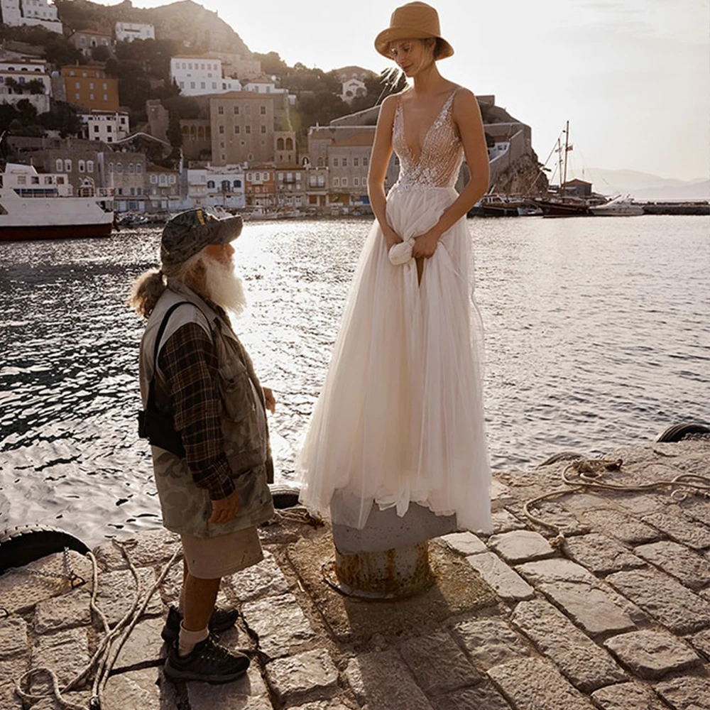 

Простое свадебное платье в стиле бохо, шифоновое платье с V-образным вырезом, а-силуэт, со шлейфом, аппликацией и открытой спиной, свадебное п...