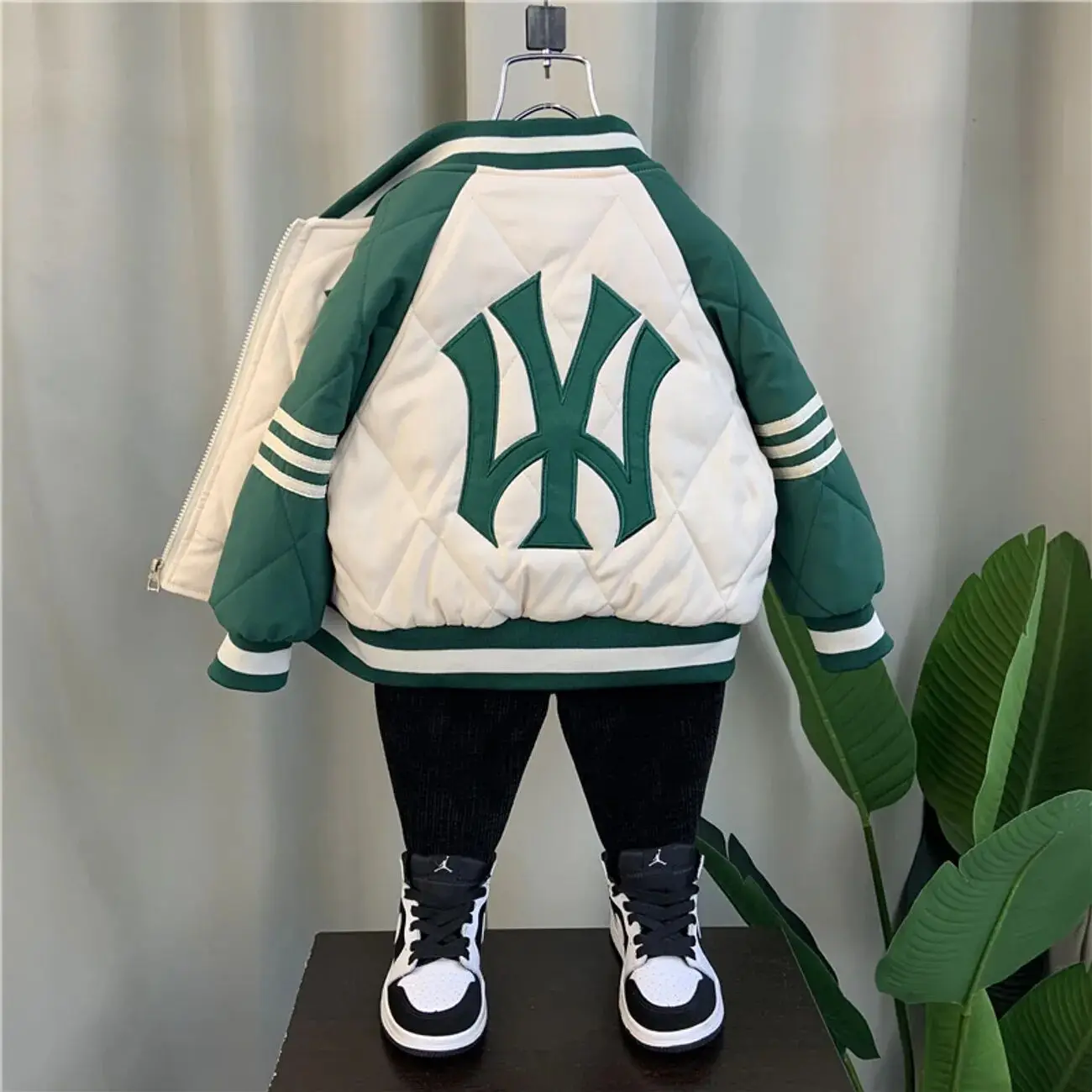 

Autumn and Winter Children's Coat Casual Jacket New Boys' and Girls' Clip Plush Thick Coat Baby Baseball Top