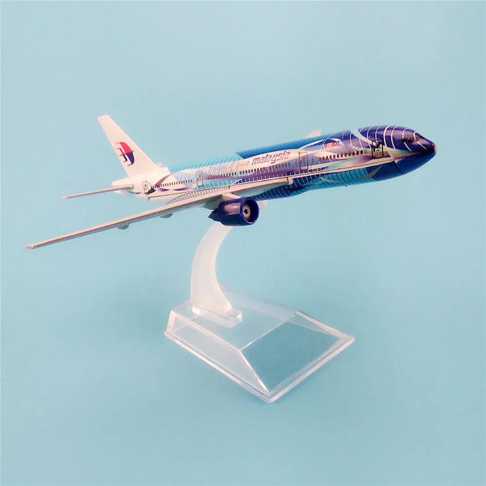 Модель воздушного самолета из металлического сплава модель Malaysia Freedom Of Space B777 Airways