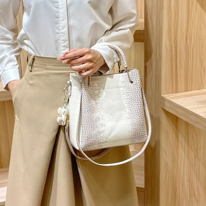 Брендовая кожаная женская сумка новинка 2024 портативная сумка-мешок женские