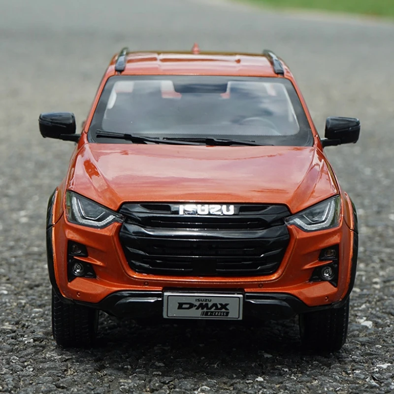 Фото Литой под давлением масштаб 1:18 ISUZU D-MAX пикап 2023, грузовик-переноска, модель автомобиля из сплава для взрослых, классическая коллекция, сувенир, подарок, игрушка, статическое шоу №4