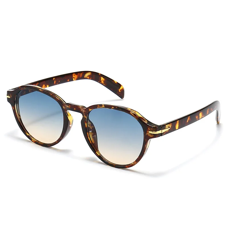 

Очки солнцезащитные женские в стиле ретро с зеркальными дужками и шотландским узором