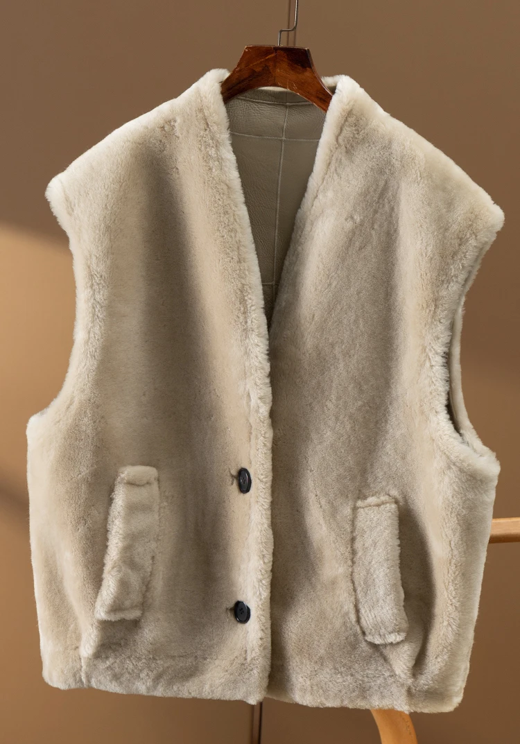 Thick SHEEPSKIN Genuine Leather Wool Double-faced Fur Single Breasted Sleeveless Vest  V-Neck  Full Pelt  Sleeveless Coat Women