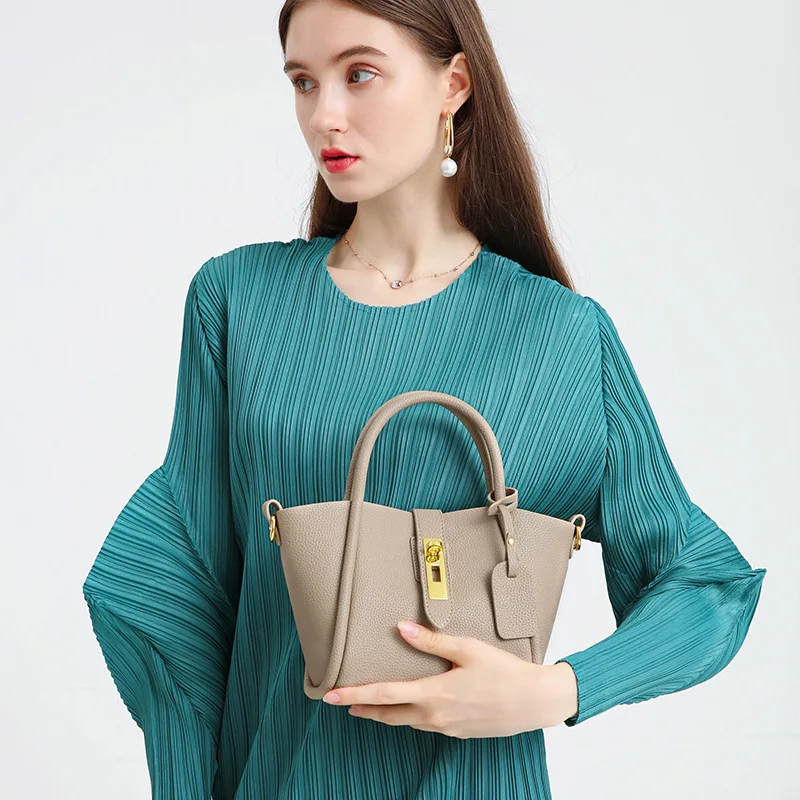 

Popular Vegetable Basket Bag 2022 New Genuine Leather Women's Bag Water Bucket Bag Women's Summer Handbag Crossbody