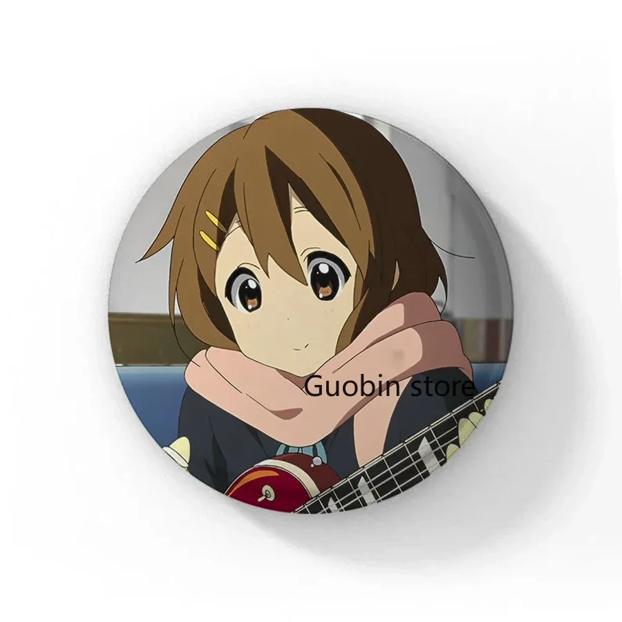 

Аниме брошь 58 мм