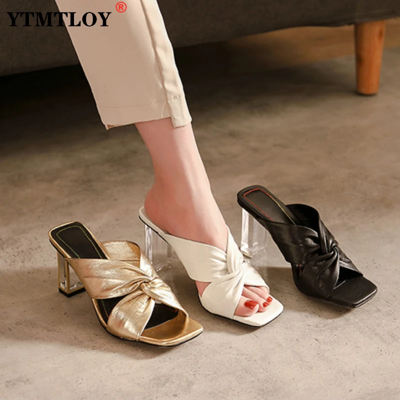 

Сандалии женские на высоком каблуке, мягкие кожаные шлепанцы, открытый носок, хрустальные, со складками, дизайнерские толстые тапочки, золо...