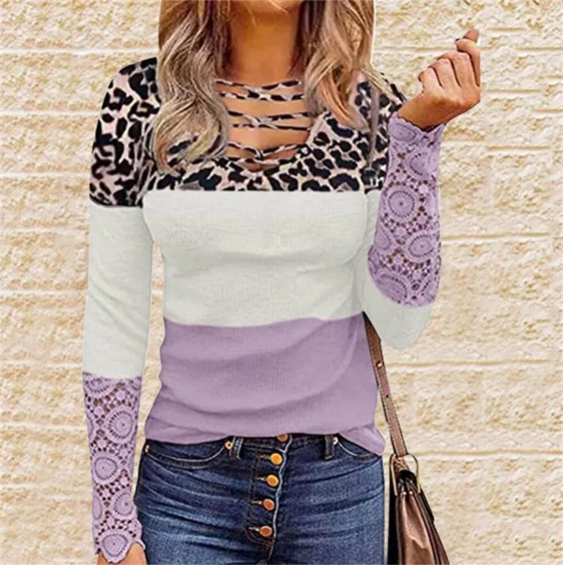Женская трикотажная футболка с леопардовым принтом длинным рукавом и V-образным