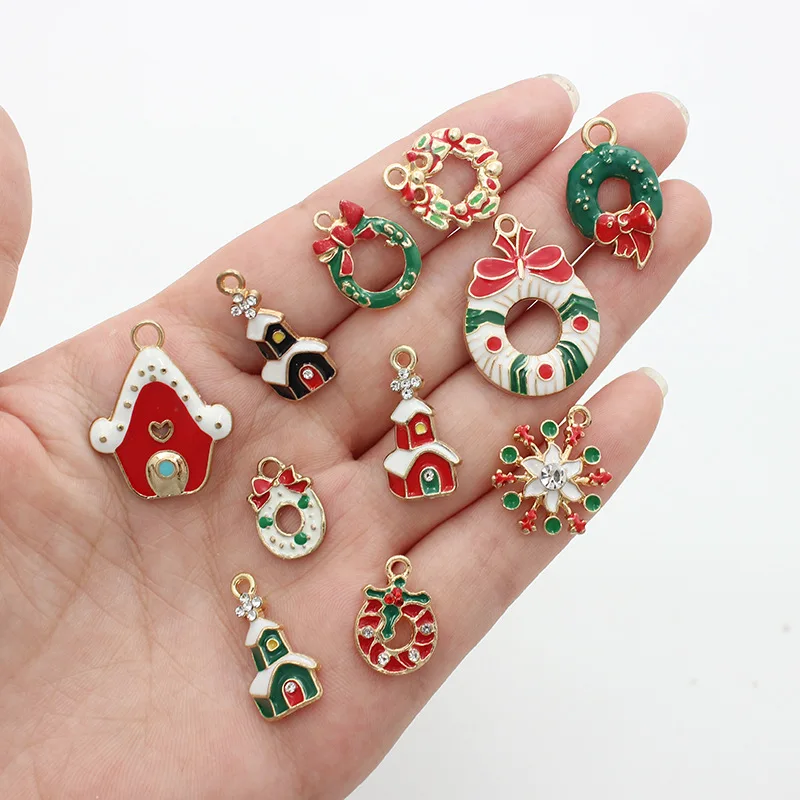 

10pcs New Cute Christmas Wreath House Charm DIY Accessories Earrings Necklace Handcrafts Keychain Jewelry Making Findings