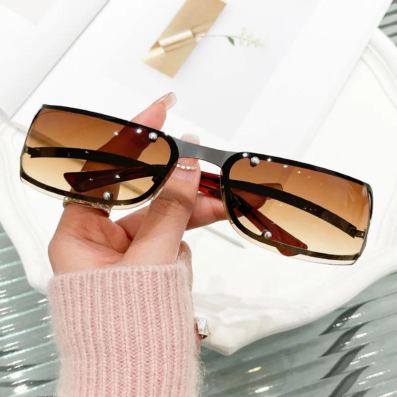 

2023 New Fashion Women's Trend Sunglasses Metal Fashion Hip Hop Punk Bungee Sunglasses UV400 Brand Design Classic