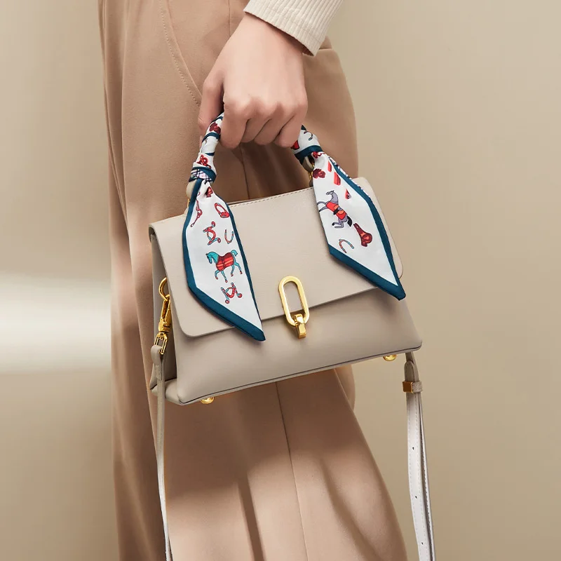 

Женская сумка из натуральной кожи, на осень и зиму