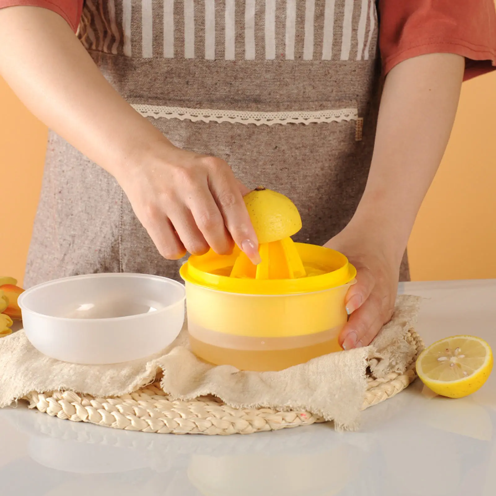 

Kitchen Manual Orange Juicer Lemon Squeezer Portable Citrus Juicer Machine 2 In 1 Multifunctional Egg Separator Kitchen Gadgets