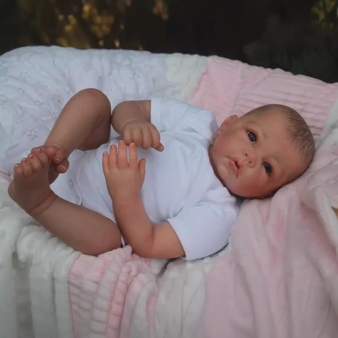 Кукла-реборн ручной работы из силикона и виниловой ткани