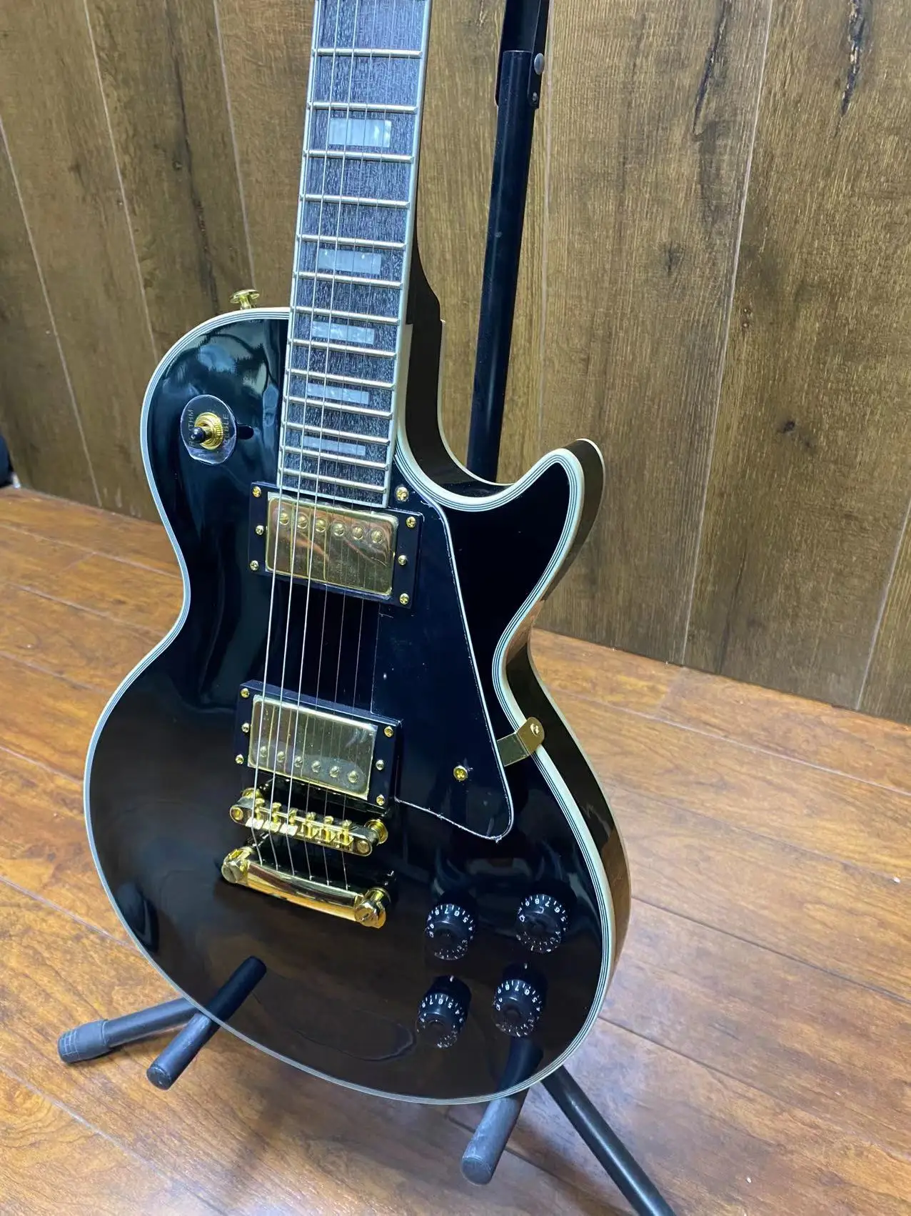 

les paul guitar Gold Hardware Mahogany Body Rosewood Fingerboard High Quality