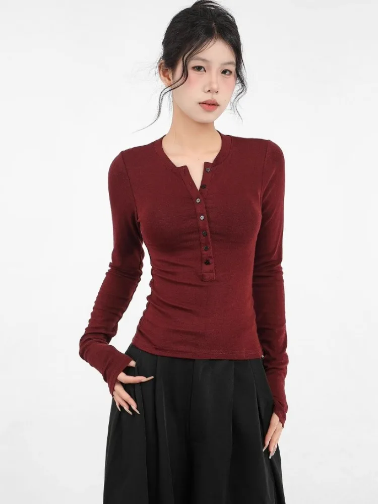 Женская футболка с длинным рукавом V-образным вырезом и пуговицами