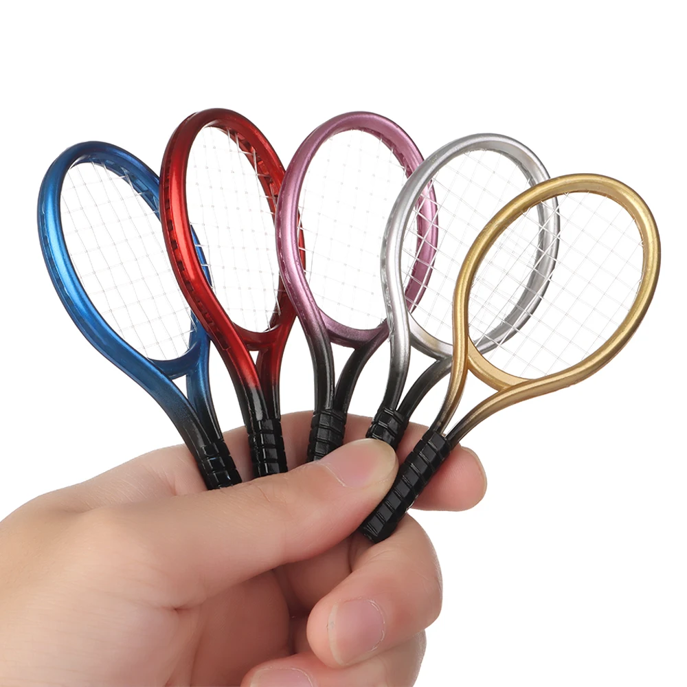 

Пластиковая мини-ракетка для тенниса и мяч 1/6