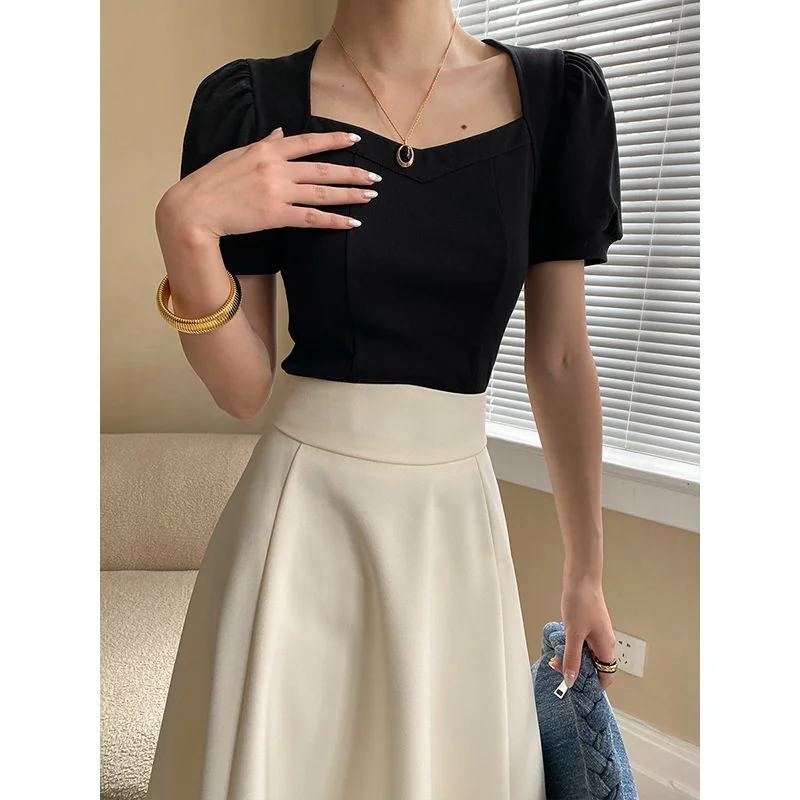 

Футболка с коротким рукавом и квадратным вырезом