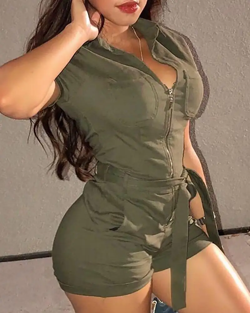 

Женский однотонный комбинезон на молнии с коротким рукавом и шортами