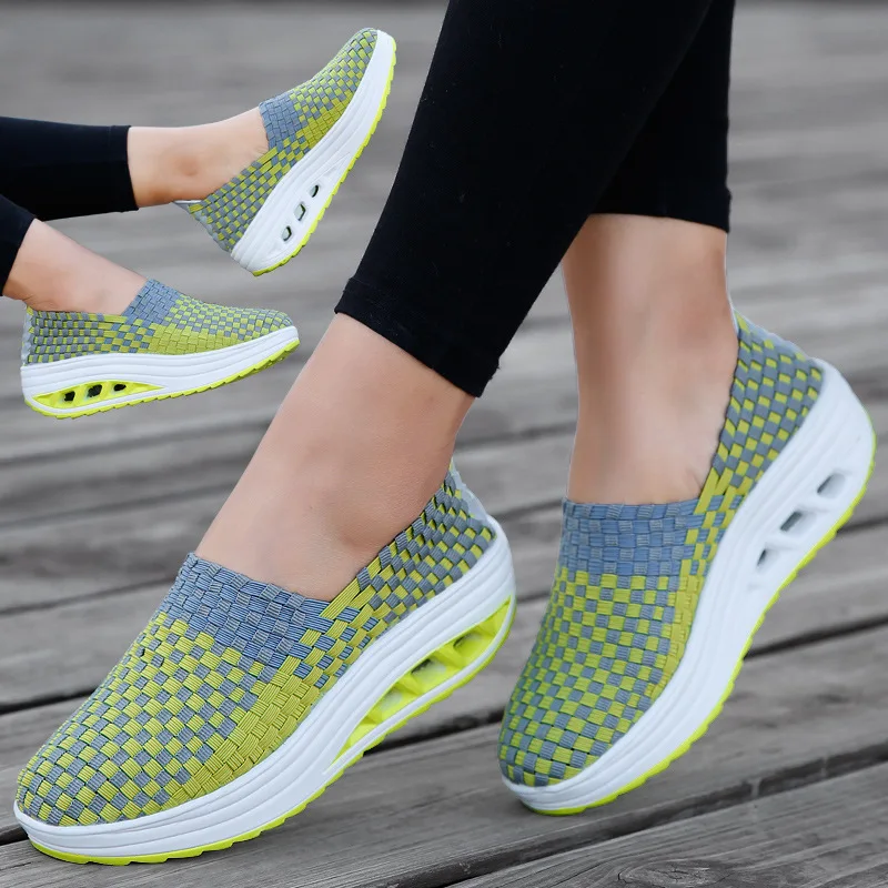 Фото Женские кроссовки-лоферы Zapatos De Mujer: легкие, дышащие, нескользящие, на танкетке, с плетеным верхом, разноцветные №5