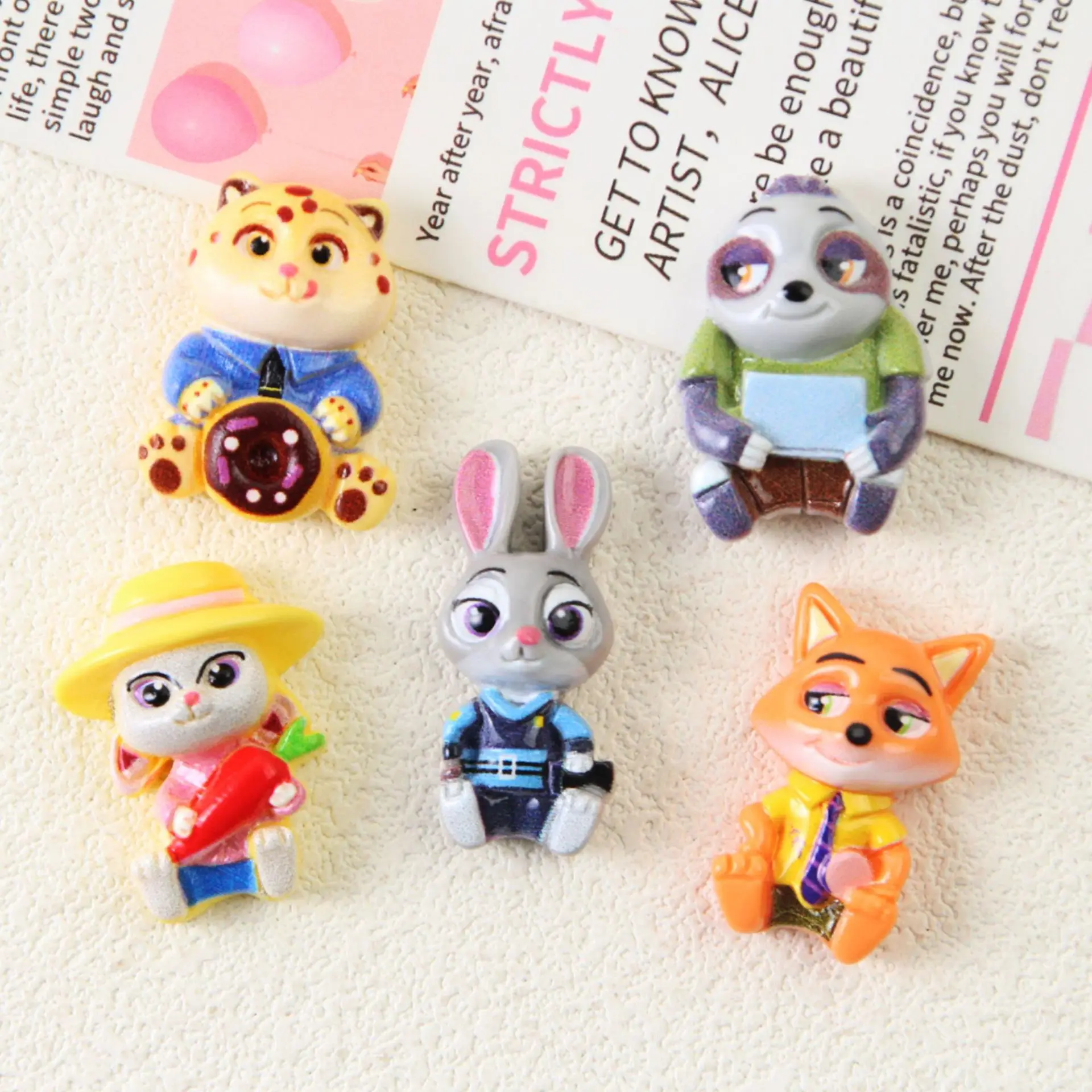 

Кабошоны из смолы с мультяшными животными