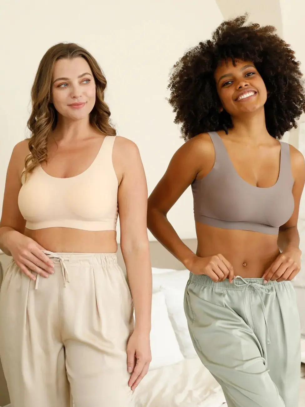 Niidor Women's Seamless Bra Invisible Wireless Bras Soft Comfy Daily Bra Female Wirefree T-Shirt Lingerie with Removable Pads