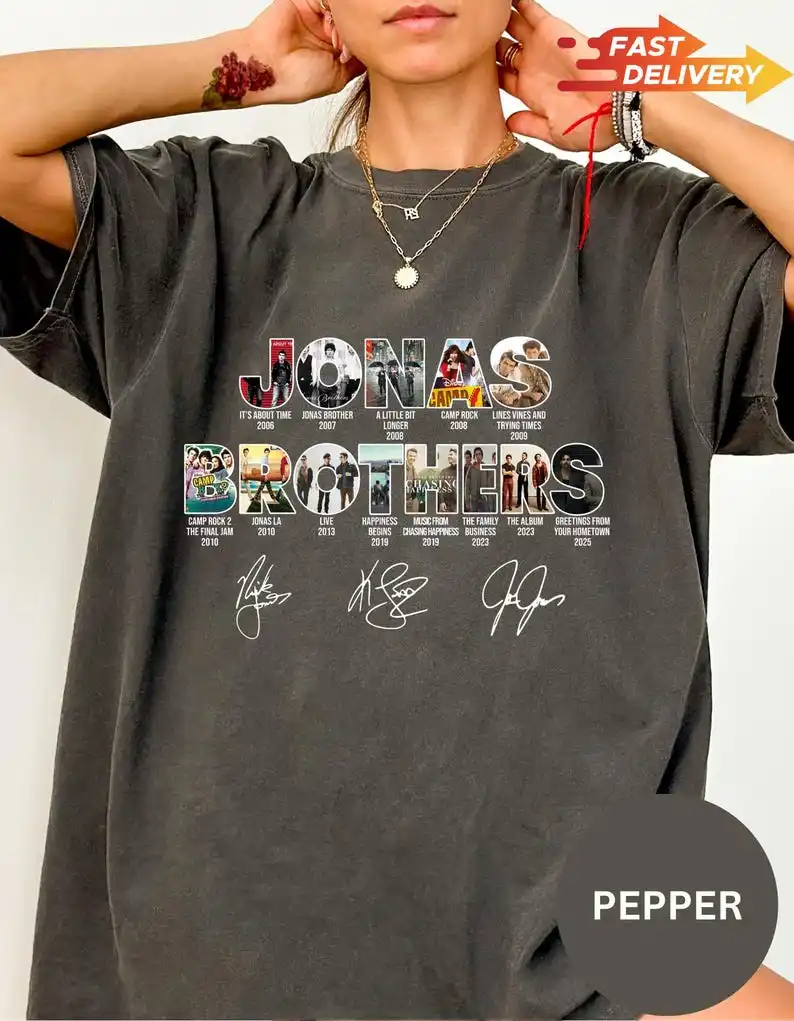 Фото Футболка Jonas Brothers, концертная футболка, футболка в подарок фанатам Brothers, футболка с мемами №2