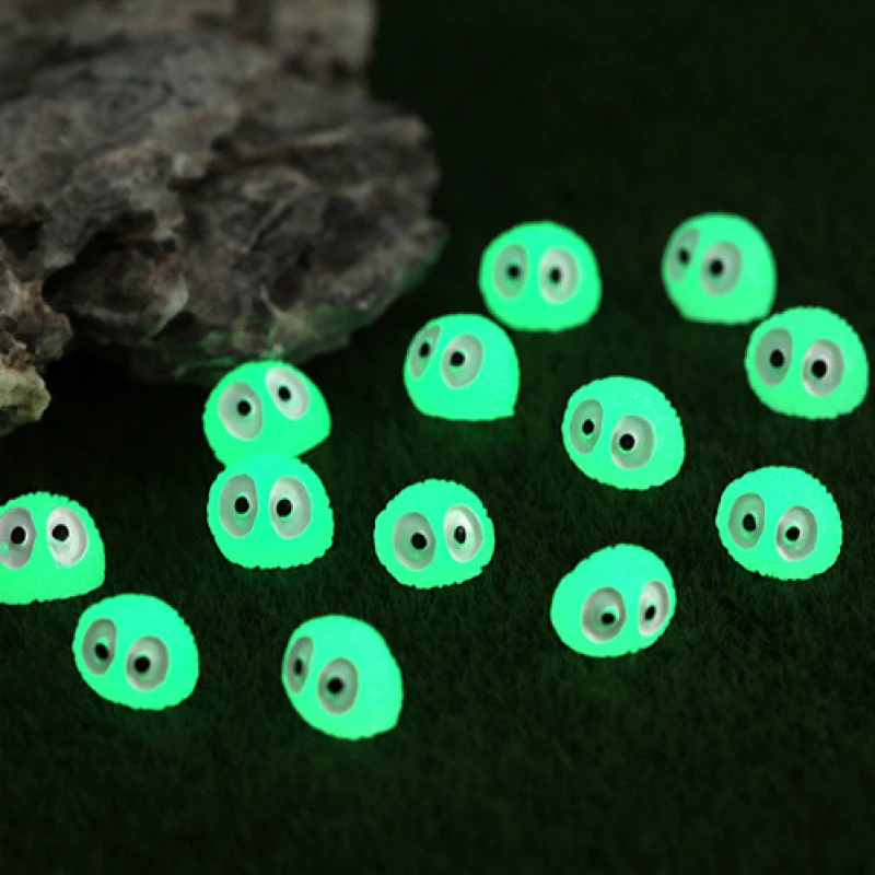 

100pcs Miyazaki Totoro Fluorescence Small Coal Briquettes Figure Ornaments Moss Micro Landscape Ornaments Resin Artifact