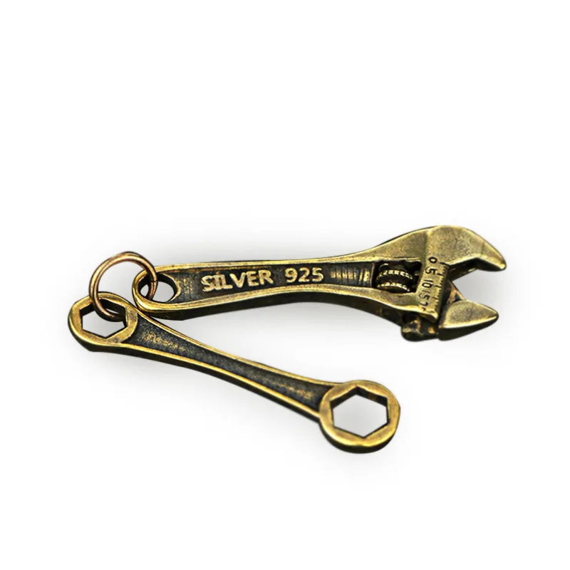 

Кулон ручной работы из чистой меди в стиле ретро изысканный маленький гаечный ключ аксессуары для автомобильных ключей популярный латунны...