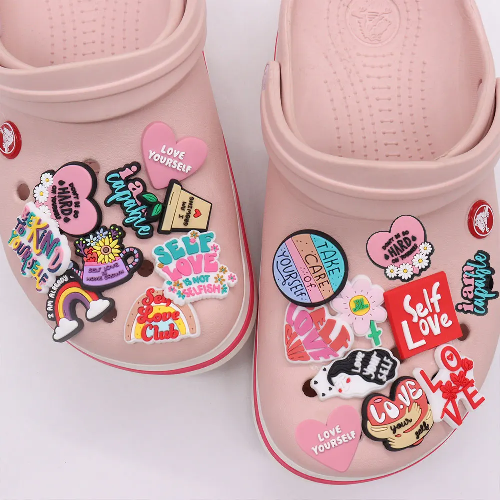 

Оптовая продажа, 50 шт., подвески для обуви из ПВХ, Радужный цветок в горшке, сердце, английские аксессуары, сандалии, украшение для Croc Jibz, подарок на Рождество для детей