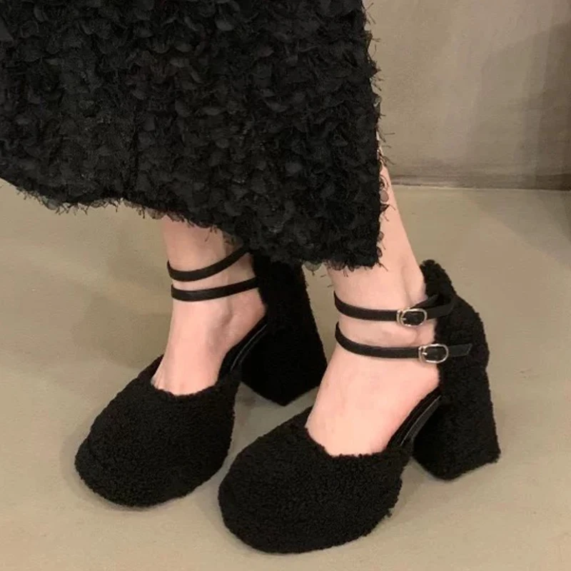 Женские пикантные туфли на высоком каблуке с мехом замшевые массивном мелком